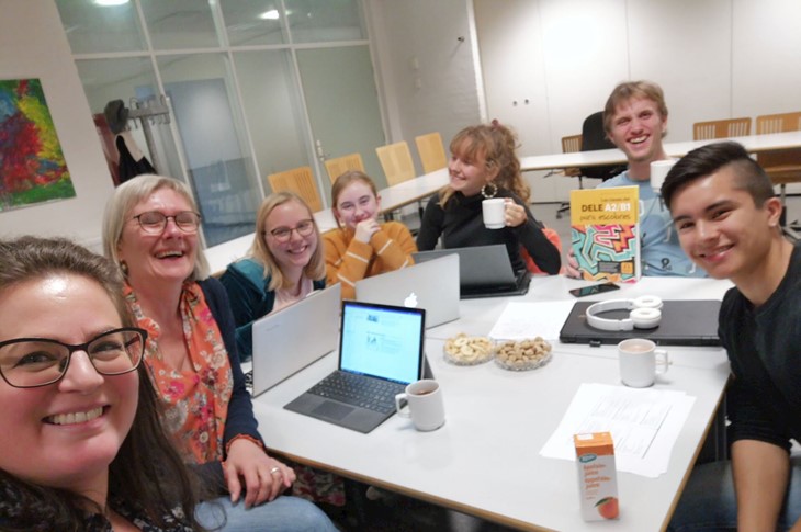 Spansk-DELE elever og deres lærere Marina og Lene