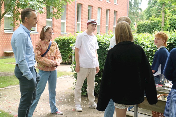 Nybagt student fejres af familien