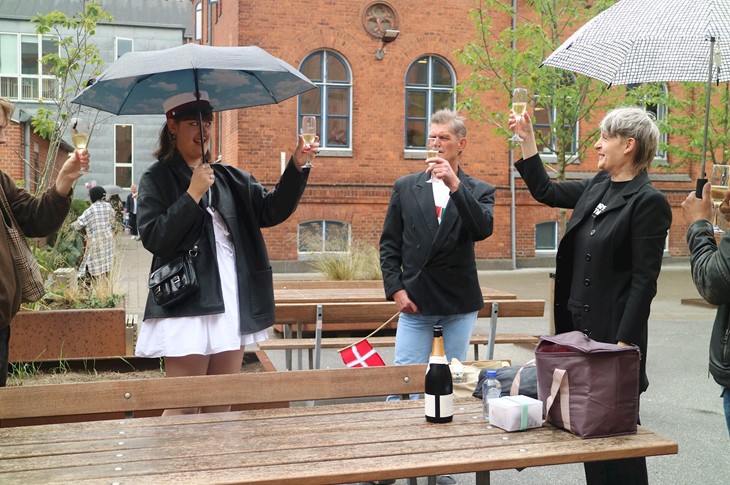 Der skåles i champagne