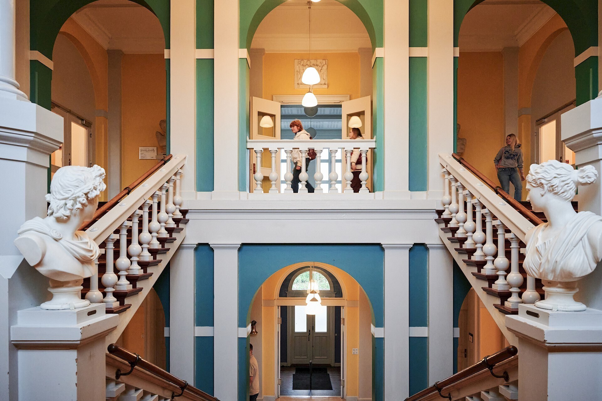 Kontakt en studievejleder