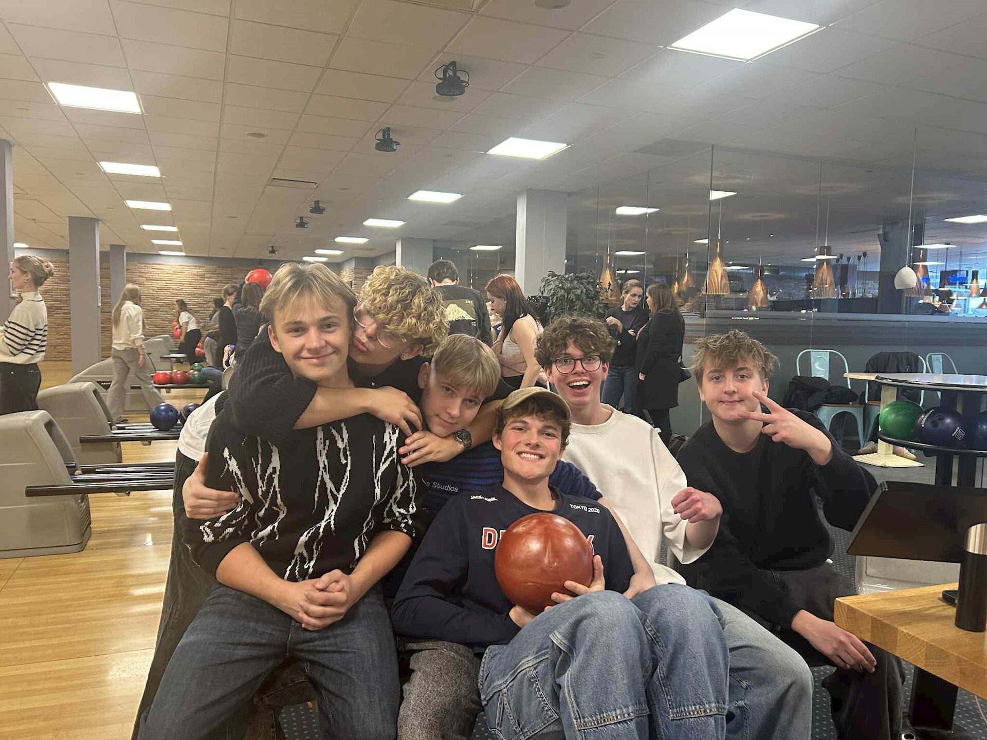 B6637319 D250 4Bd5 90E7 Ef83f2626824